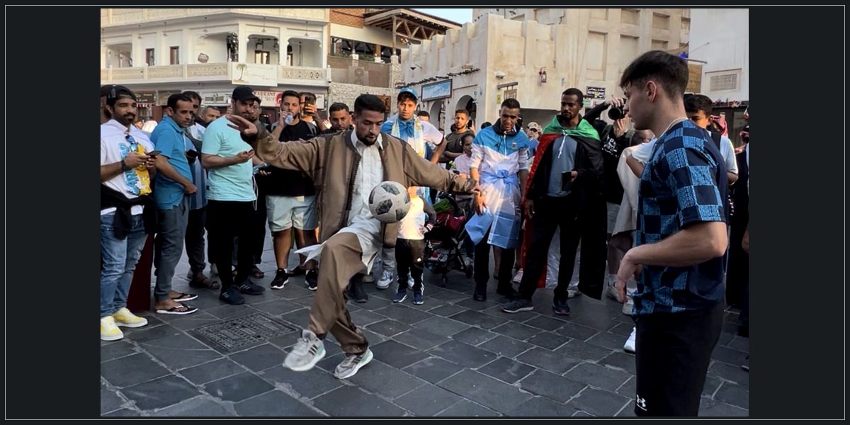 Faraj Rahil performing for a crowd